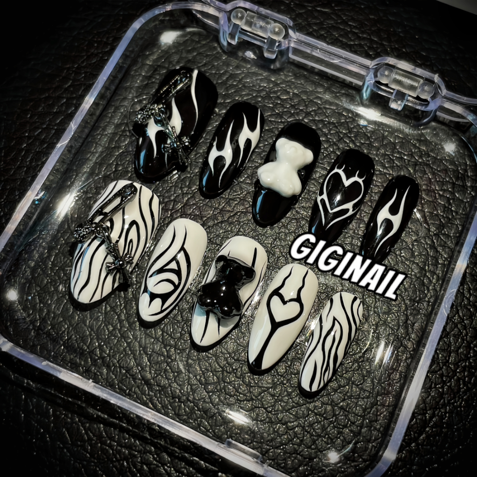 【Custom】 hand-painted |Black And White Hearts |False Nails