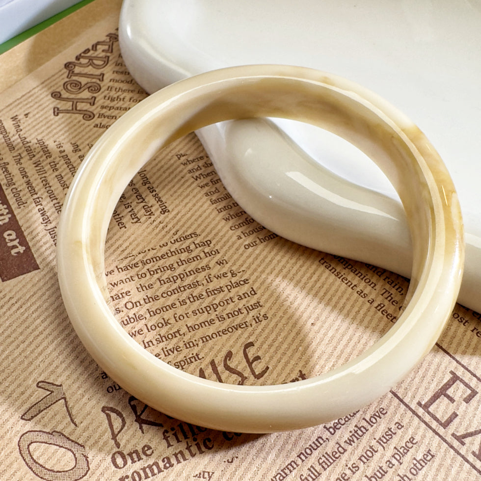 Cream White Color Resin Round Bangle
