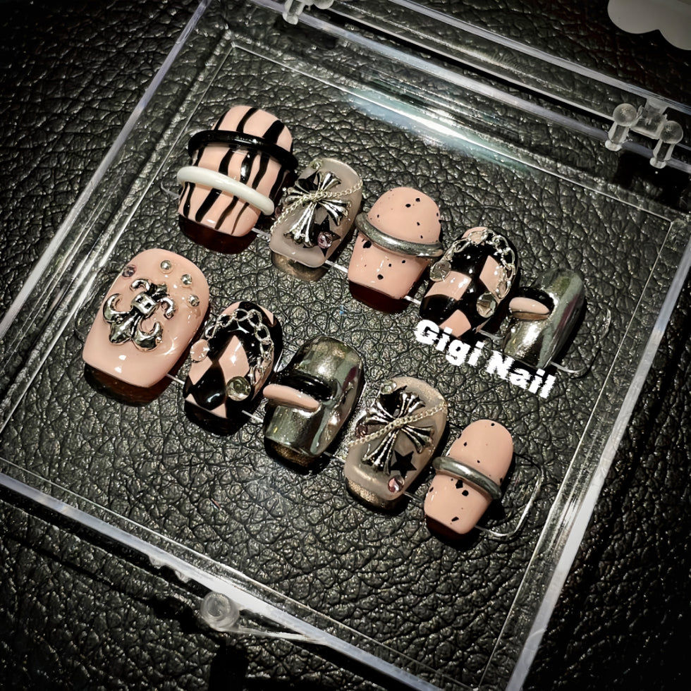 【Custom】Chrome Heart & Skin Color Nails