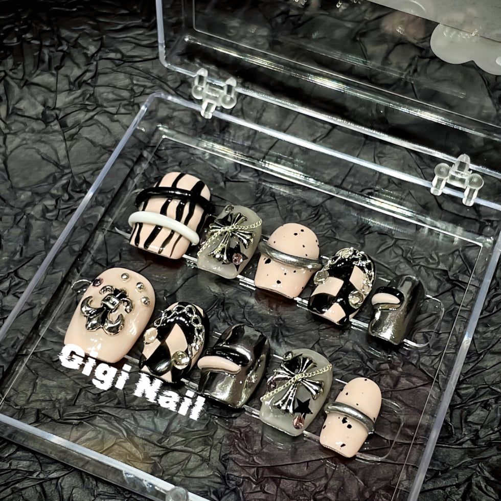 【Custom】Chrome Heart & Skin Color Nails