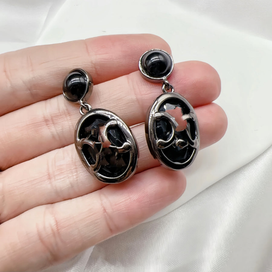 Black Circle Relief Zircon Earrings