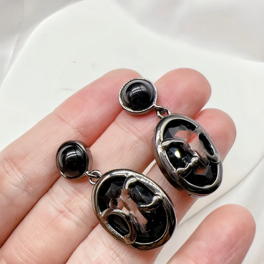 Black Circle Relief Zircon Earrings