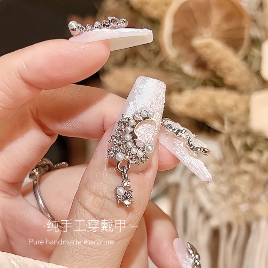 【Hand made】White Frozen Butterfly & Bear Coffin Nails