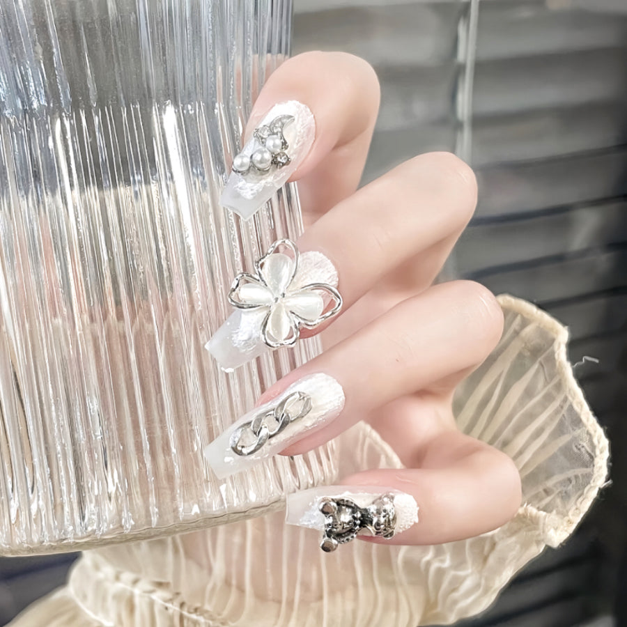 【Hand made】White Frozen Butterfly & Bear Coffin Nails