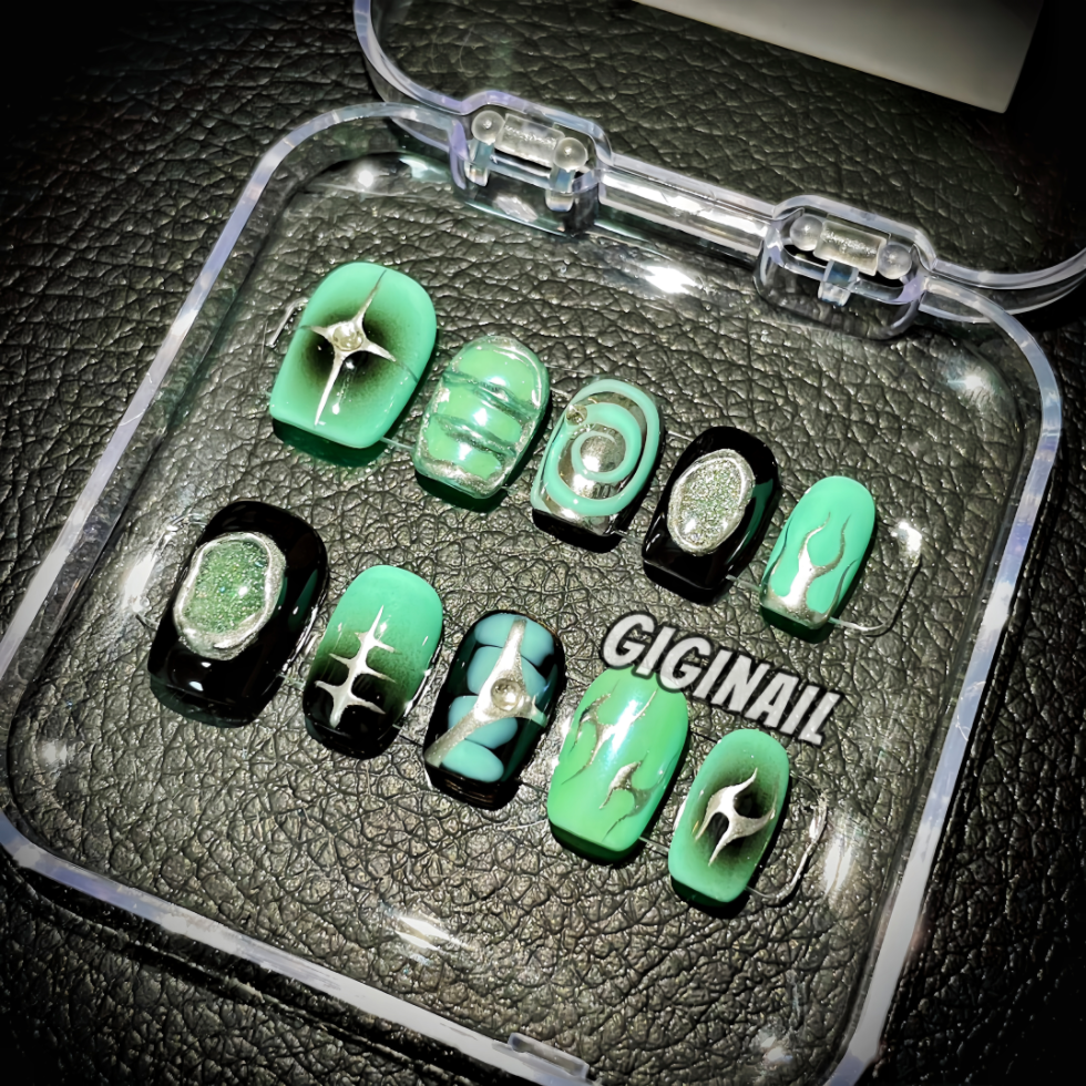 【Custom】Ombre Green And Black Cross Star Flame Patch Nails