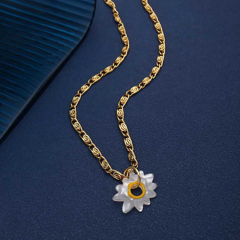 56cm Gold Plated Chain Daisies Pendant Necklace