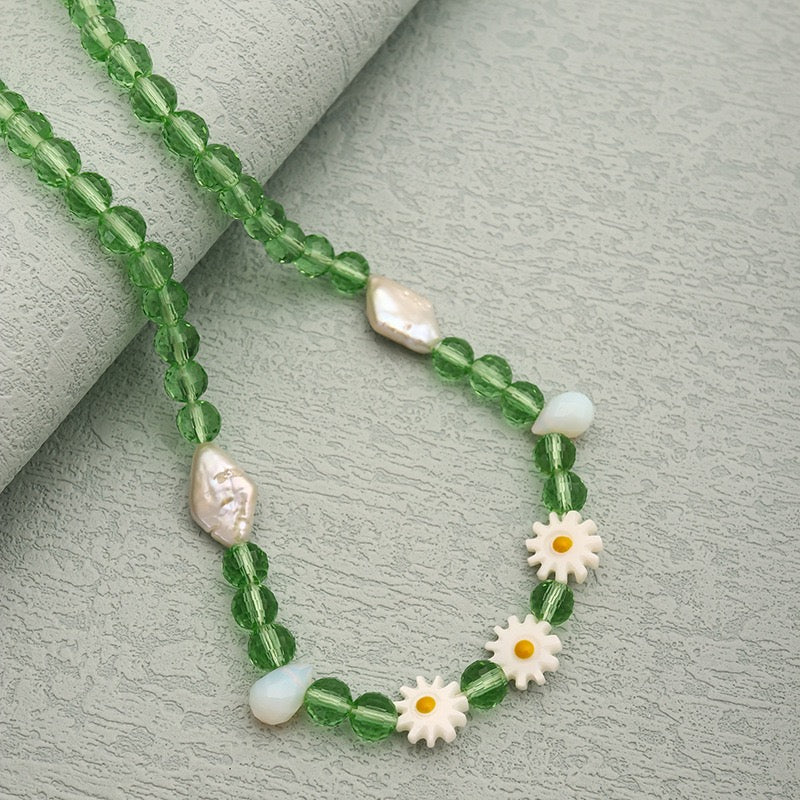 High-Quality Nacre Daisies Freshwater Pearl Beaded Green Crystal Necklace