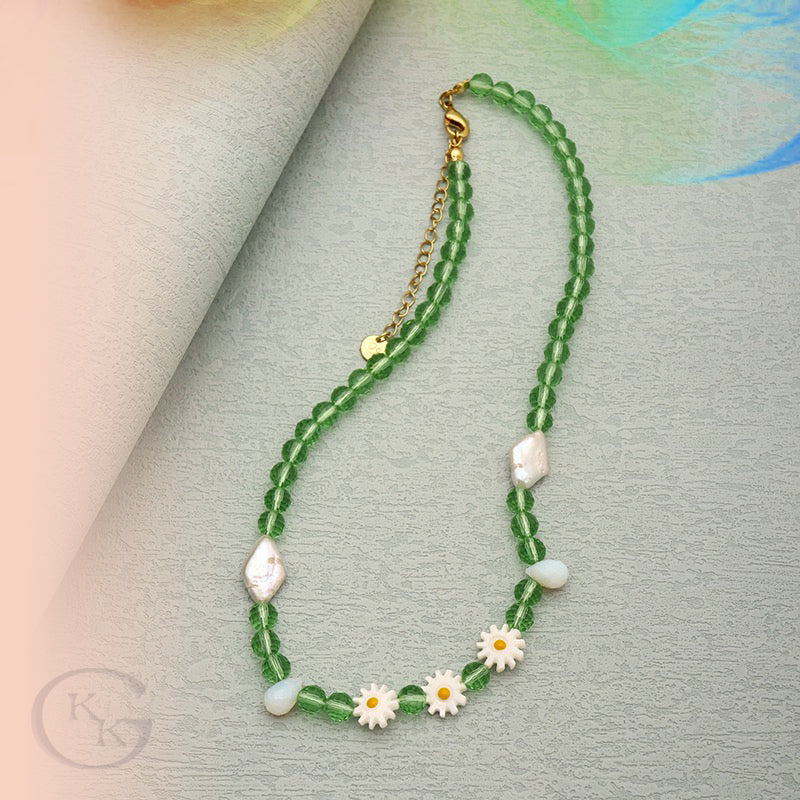 High-Quality Nacre Daisies Freshwater Pearl Beaded Green Crystal Necklace