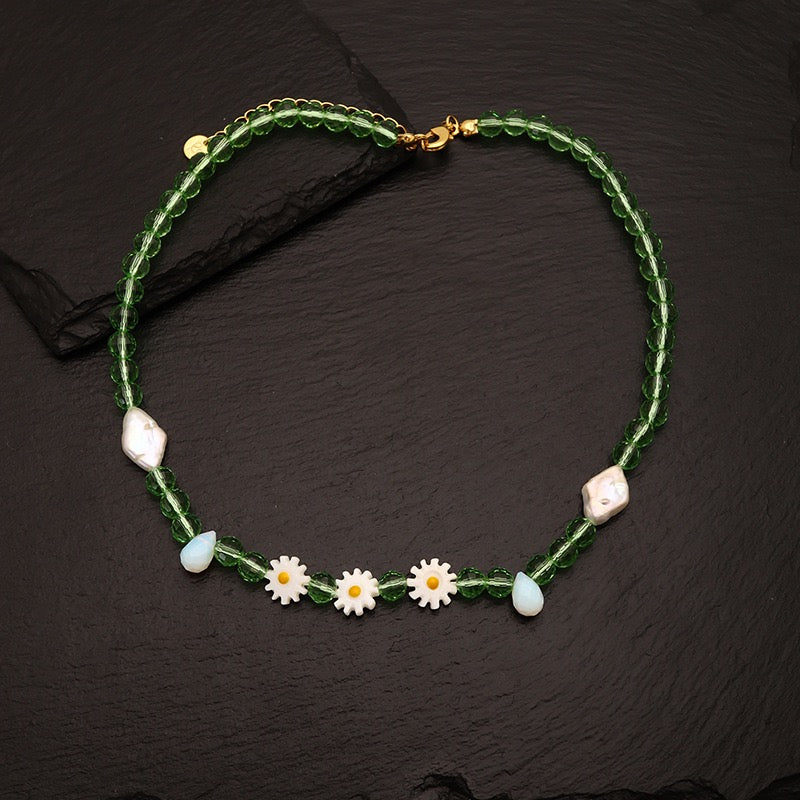 High-Quality Nacre Daisies Freshwater Pearl Beaded Green Crystal Necklace