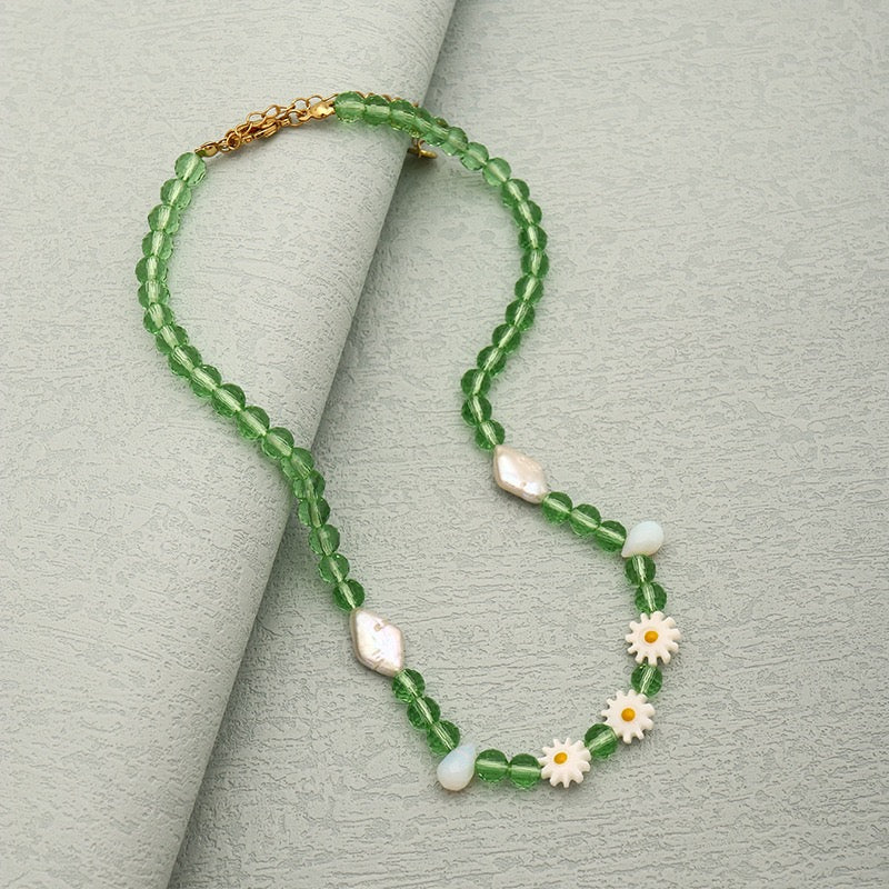 High-Quality Nacre Daisies Freshwater Pearl Beaded Green Crystal Necklace