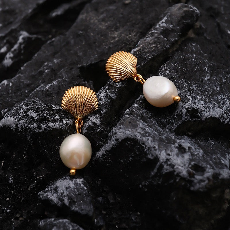 Vintage Baroque Freshwater Pearl Shell Earring