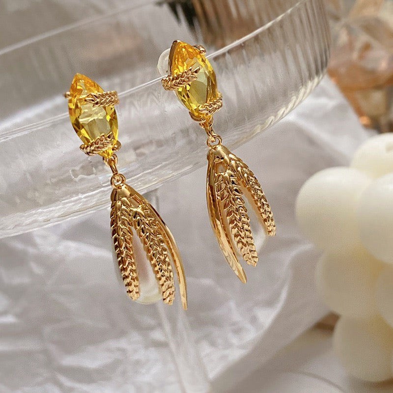 Gold Wheast Zircon Inlaid Wrapped Water Drop Pearl Drop Earring