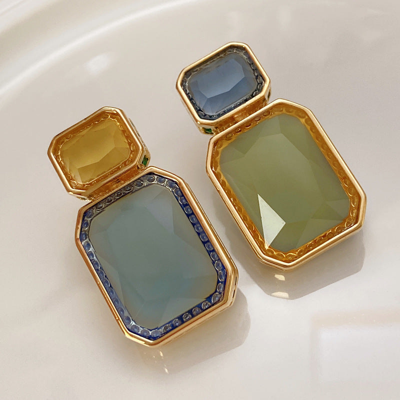 Double Surface Zircon Block Contrast Color Pierced Earrings