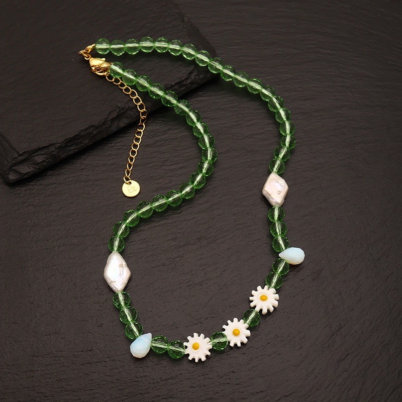 High-Quality Nacre Daisies Freshwater Pearl Beaded Green Crystal Necklace