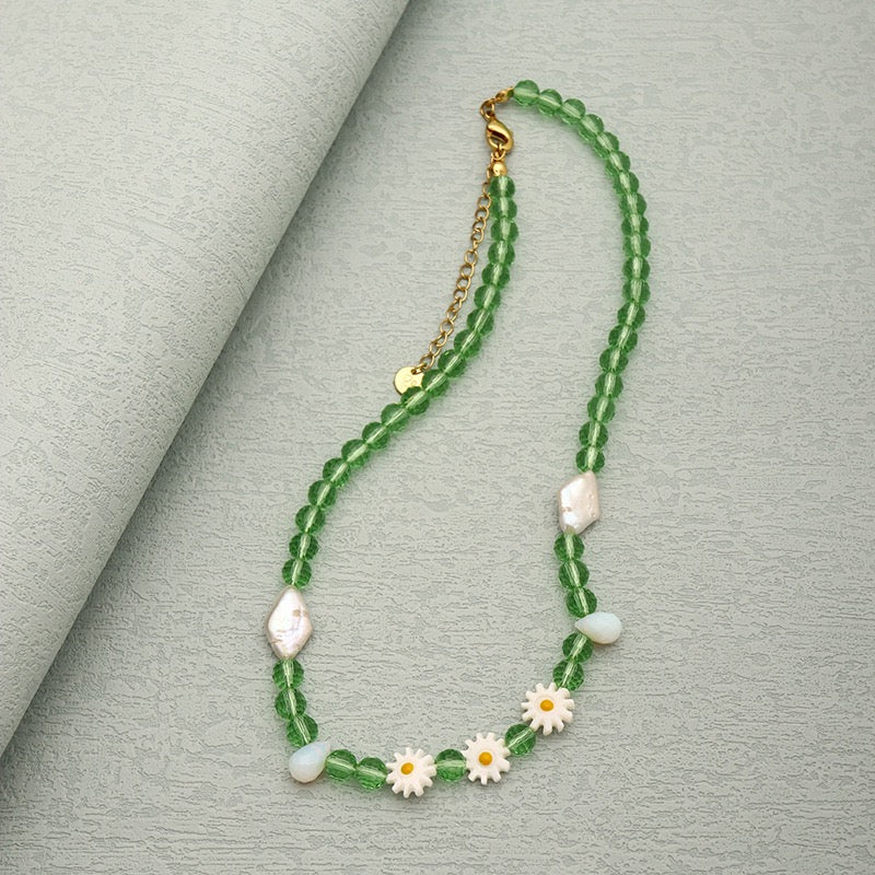 High-Quality Nacre Daisies Freshwater Pearl Beaded Green Crystal Necklace