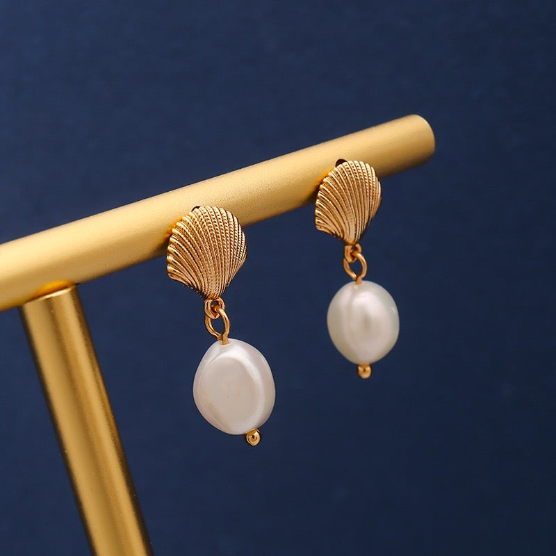 Vintage Baroque Freshwater Pearl Shell Earring