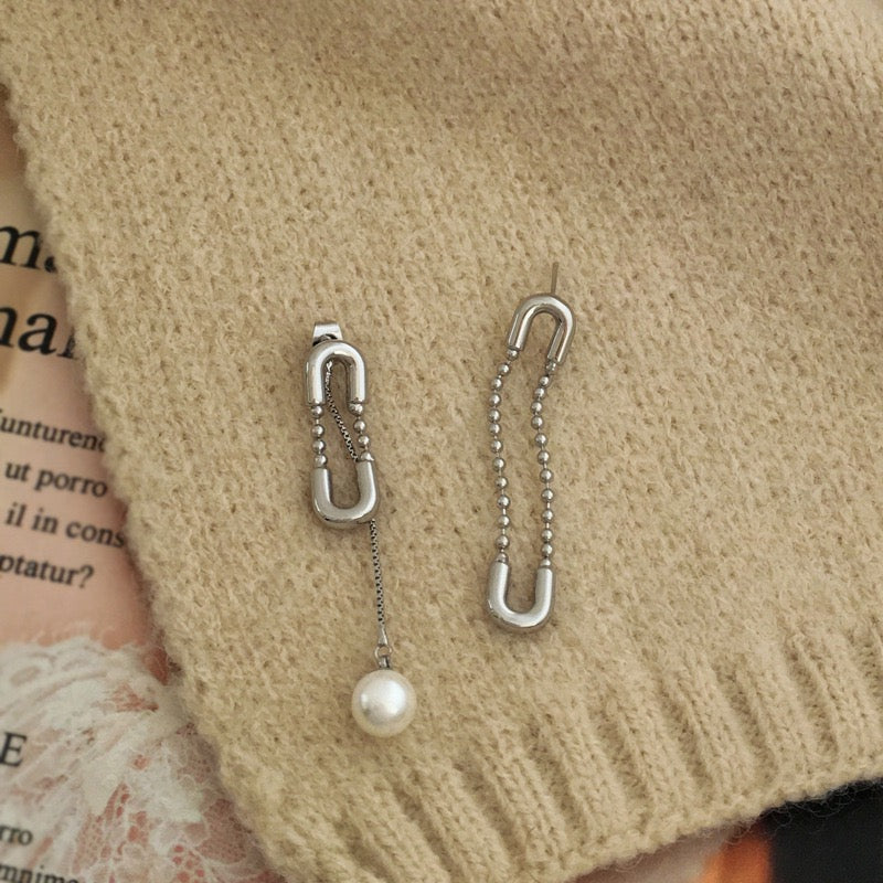 Pin Design Asymmetrical FAUX Pearl Earring