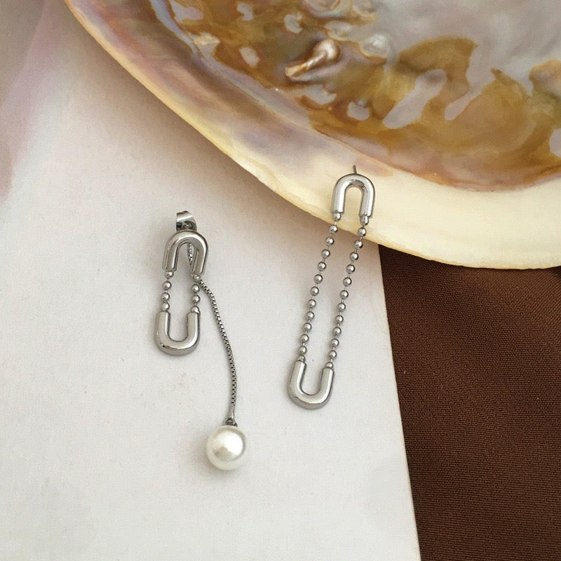 Pin Design Asymmetrical FAUX Pearl Earring