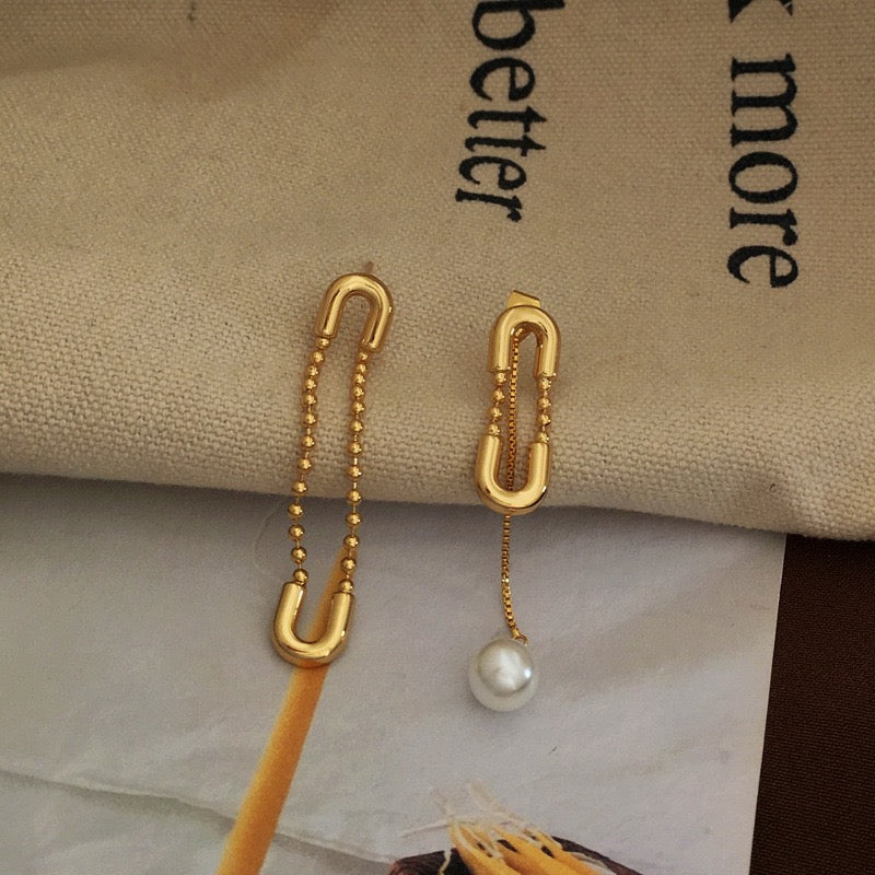 Pin Design Asymmetrical FAUX Pearl Earring