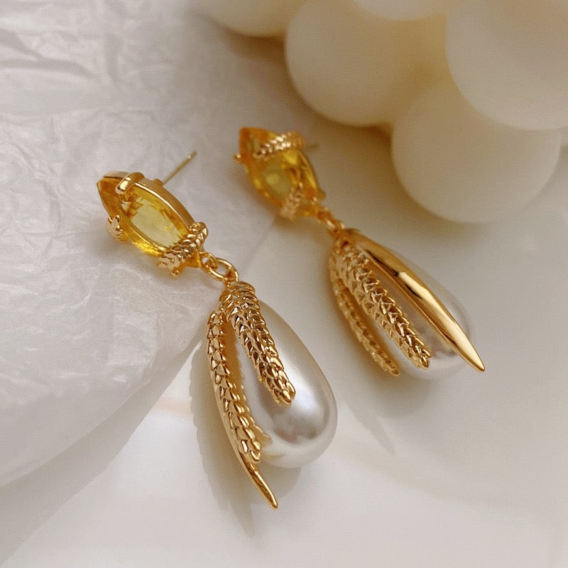 Gold Wheast Zircon Inlaid Wrapped Water Drop Pearl Drop Earring