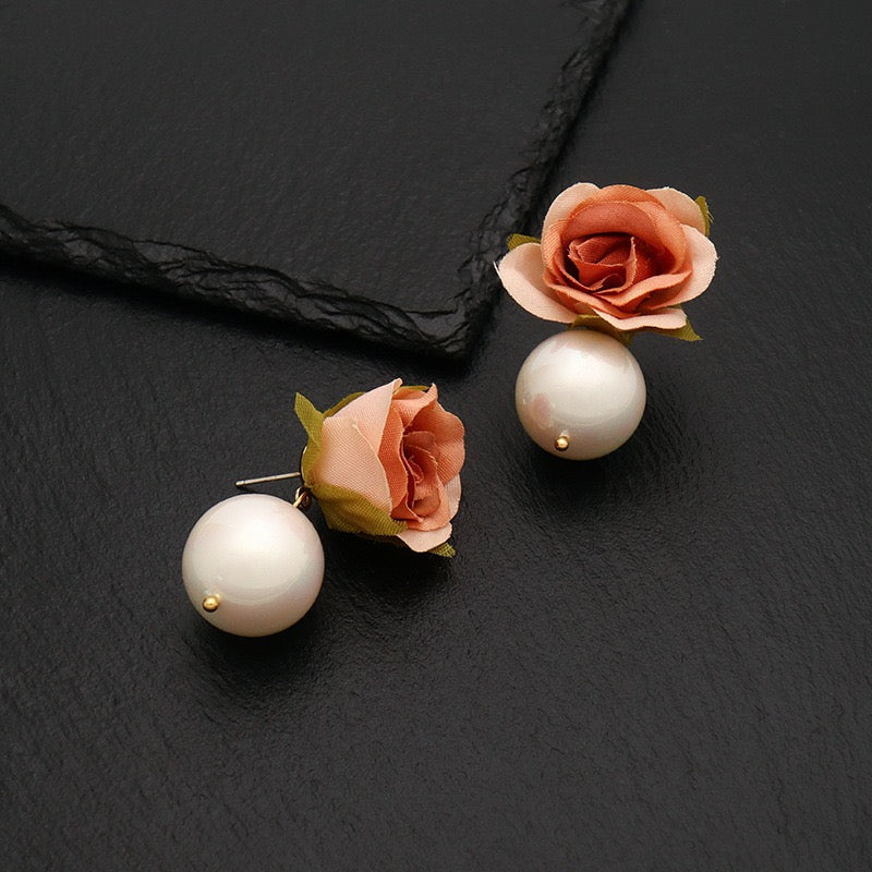 Imitation Flower & Shell Pearl Earring